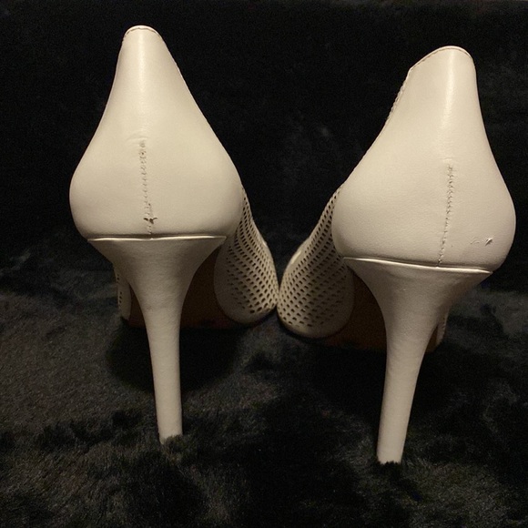 NIB VIBCE Camuto White Leather Heels - Picture 3 of 5
